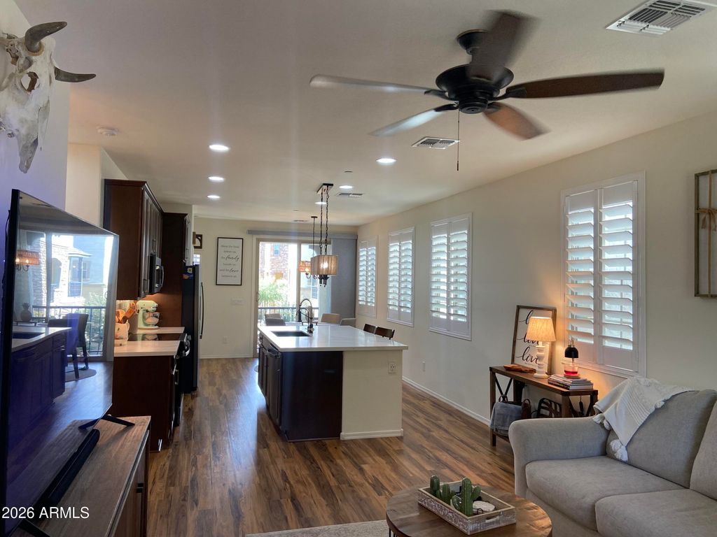 Image 12 of property listing at 2673 S BALSAM Drive, Gilbert, AZ 85295