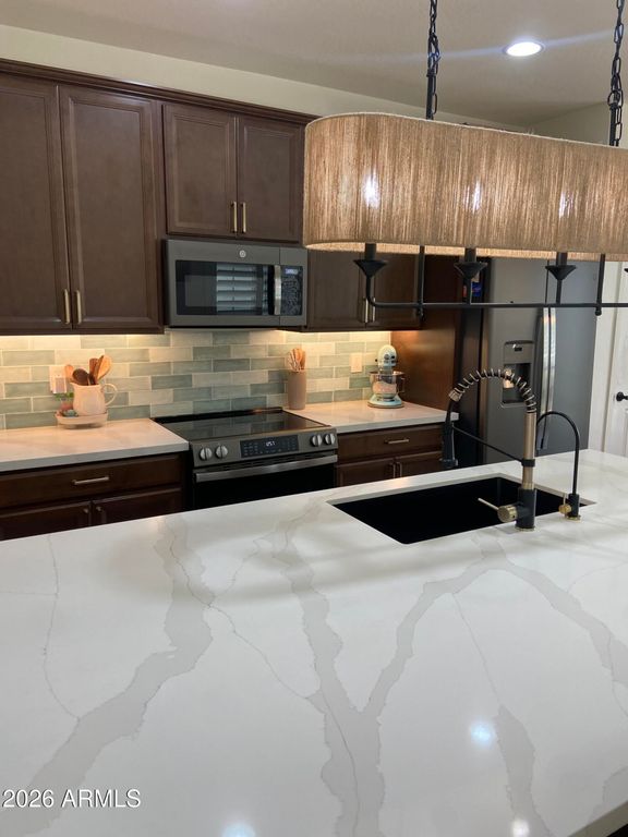 Image 2 of property listing at 2673 S BALSAM Drive, Gilbert, AZ 85295