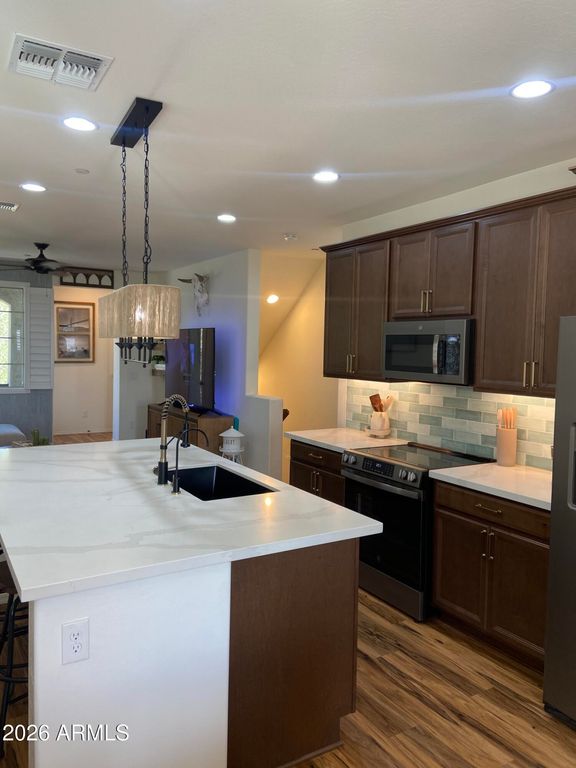 Image 4 of property listing at 2673 S BALSAM Drive, Gilbert, AZ 85295