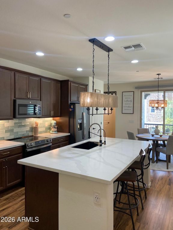 Image 6 of property listing at 2673 S BALSAM Drive, Gilbert, AZ 85295
