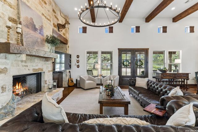 555 PRADO XING, Boerne, TX 78006