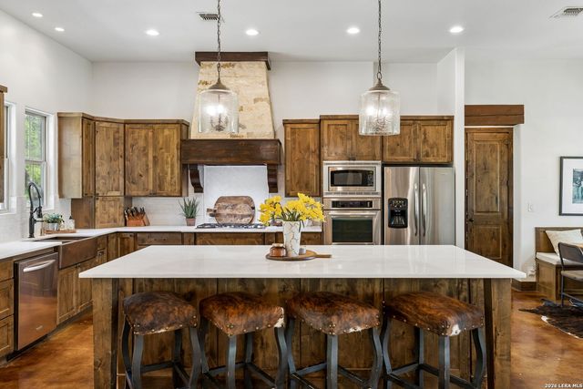 555 PRADO XING, Boerne, TX 78006