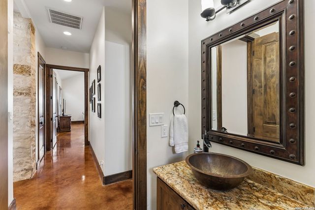 555 PRADO XING, Boerne, TX 78006