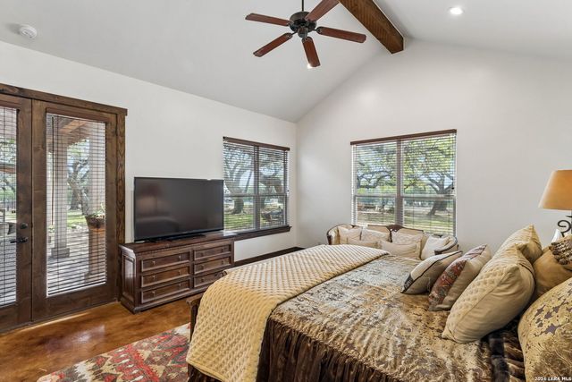 555 PRADO XING, Boerne, TX 78006