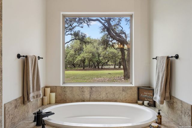 555 PRADO XING, Boerne, TX 78006