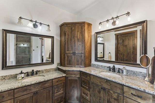 555 PRADO XING, Boerne, TX 78006