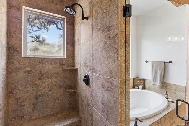 555 PRADO XING, Boerne, TX 78006