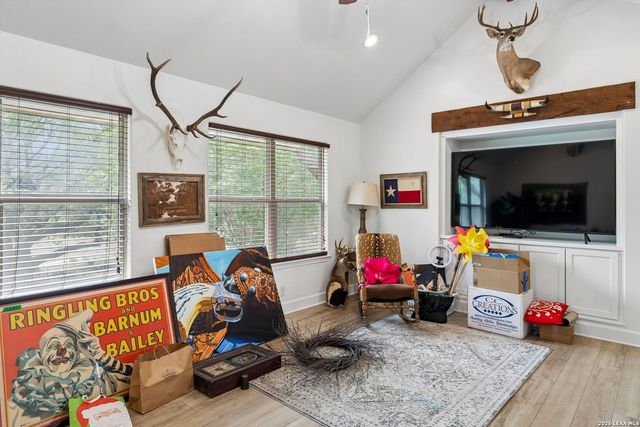 555 PRADO XING, Boerne, TX 78006