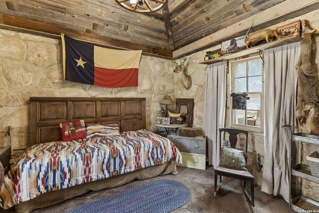555 PRADO XING, Boerne, TX 78006