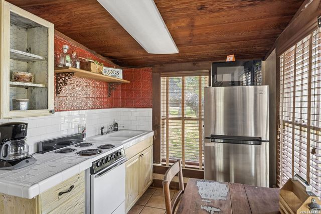 555 PRADO XING, Boerne, TX 78006