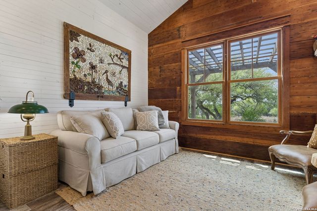 555 PRADO XING, Boerne, TX 78006