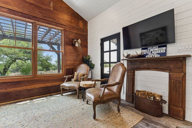 555 PRADO XING, Boerne, TX 78006