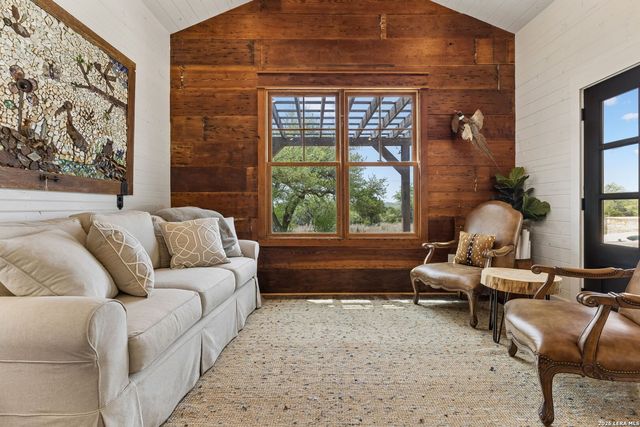 555 PRADO XING, Boerne, TX 78006