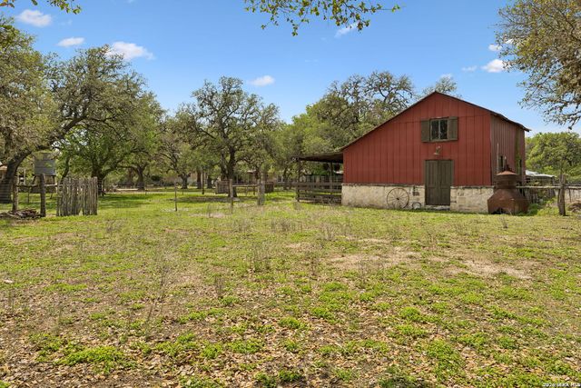 555 PRADO XING, Boerne, TX 78006