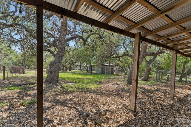 555 PRADO XING, Boerne, TX 78006
