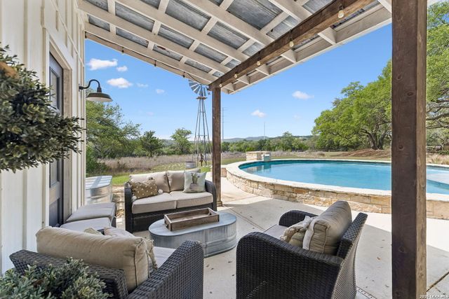 555 PRADO XING, Boerne, TX 78006