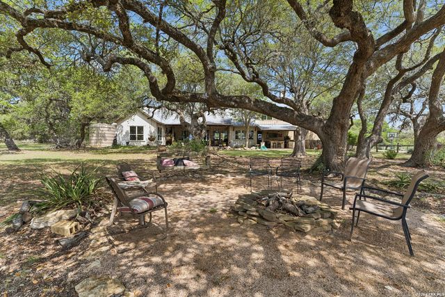 555 PRADO XING, Boerne, TX 78006