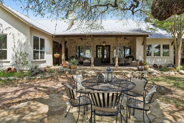 555 PRADO XING, Boerne, TX 78006