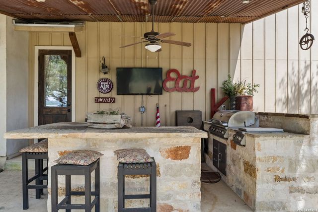555 PRADO XING, Boerne, TX 78006