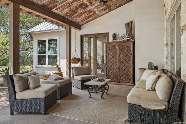 555 PRADO XING, Boerne, TX 78006
