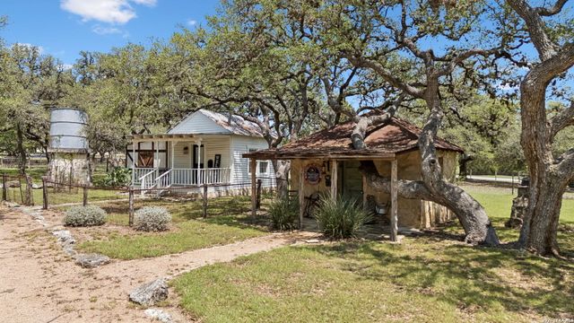 555 PRADO XING, Boerne, TX 78006