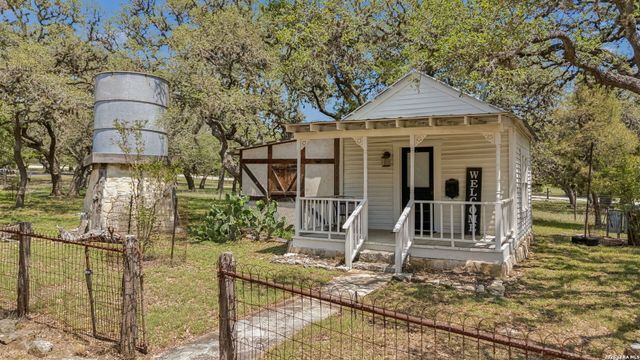 555 PRADO XING, Boerne, TX 78006