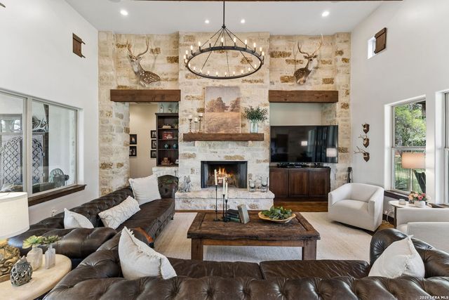 555 PRADO XING, Boerne, TX 78006