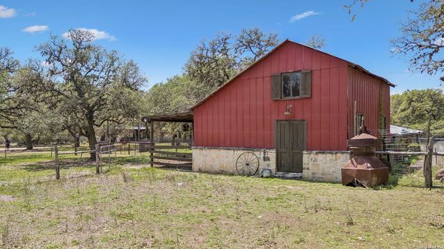 555 PRADO XING, Boerne, TX 78006