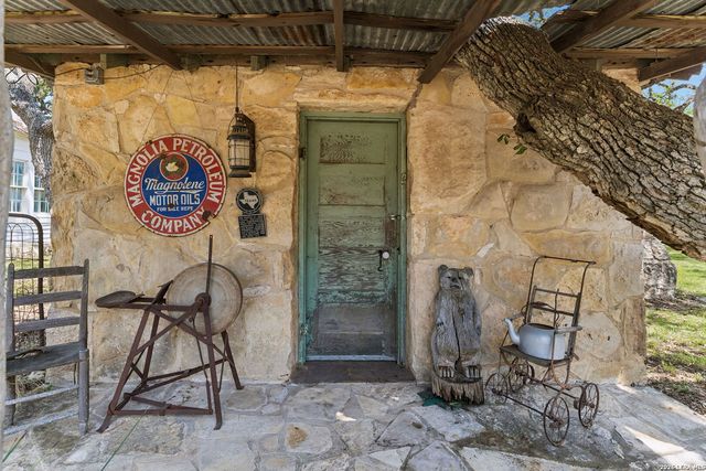 555 PRADO XING, Boerne, TX 78006