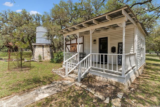 555 PRADO XING, Boerne, TX 78006