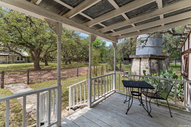 555 PRADO XING, Boerne, TX 78006