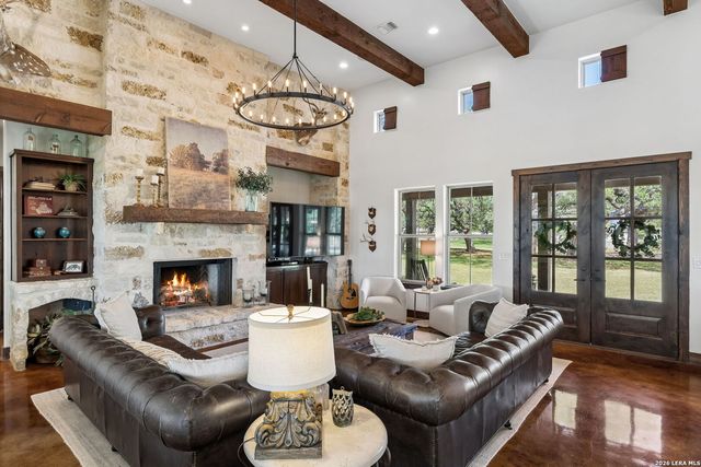 555 PRADO XING, Boerne, TX 78006