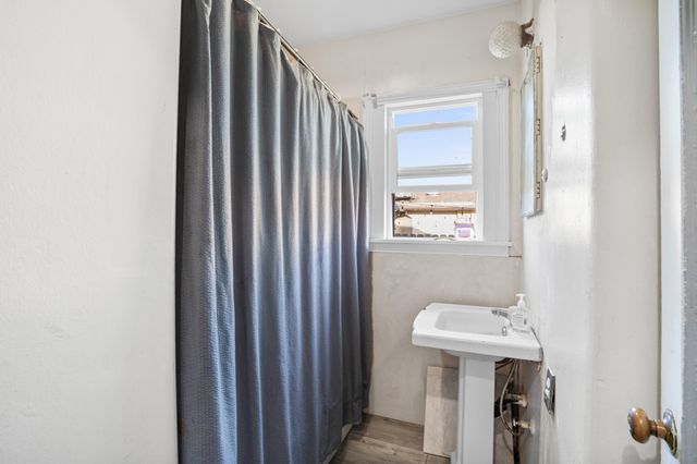 717 W Kern Avenue, Tulare, CA 93274