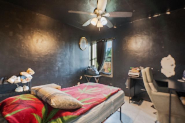 717 W Kern Avenue, Tulare, CA 93274