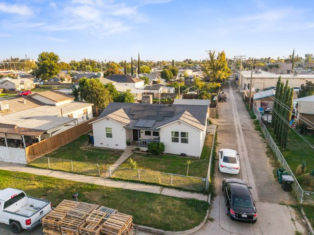 717 W Kern Avenue, Tulare, CA 93274