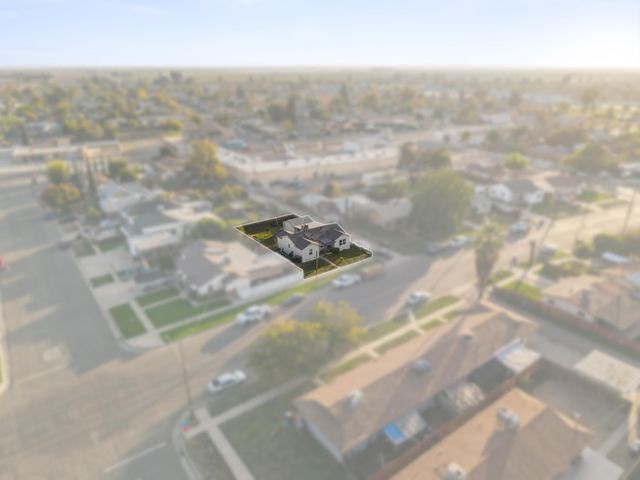 717 W Kern Avenue, Tulare, CA 93274