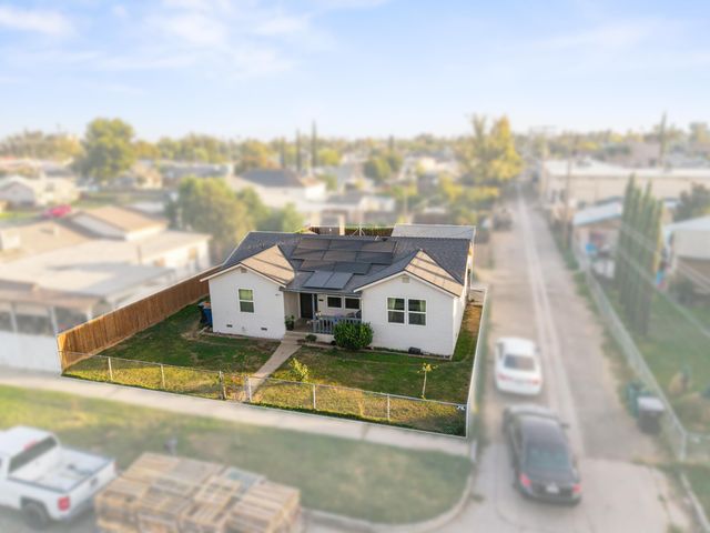 717 W Kern Avenue, Tulare, CA 93274