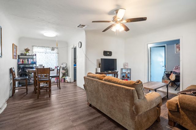 717 W Kern Avenue, Tulare, CA 93274