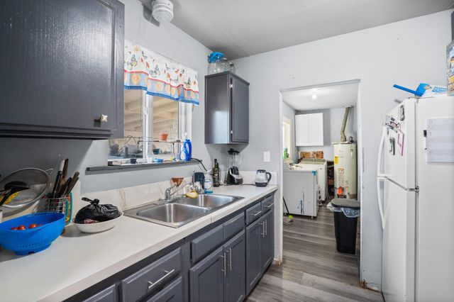 717 W Kern Avenue, Tulare, CA 93274