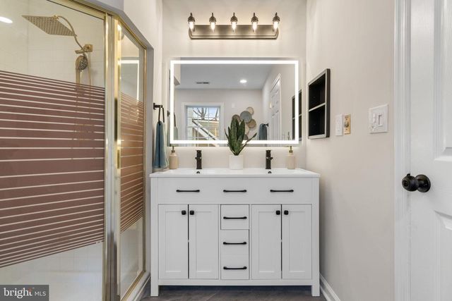 4009 ROBERTS RD, Fairfax, VA 22032