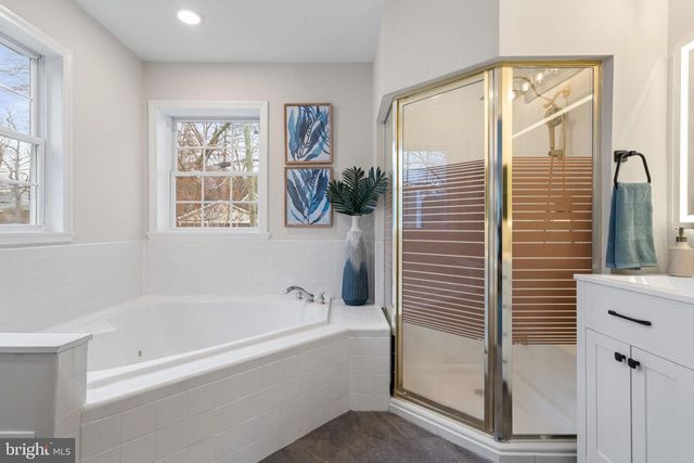 4009 ROBERTS RD, Fairfax, VA 22032