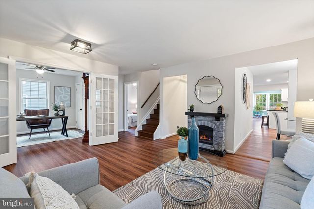 4009 ROBERTS RD, Fairfax, VA 22032