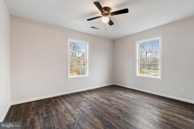 4009 ROBERTS RD, Fairfax, VA 22032