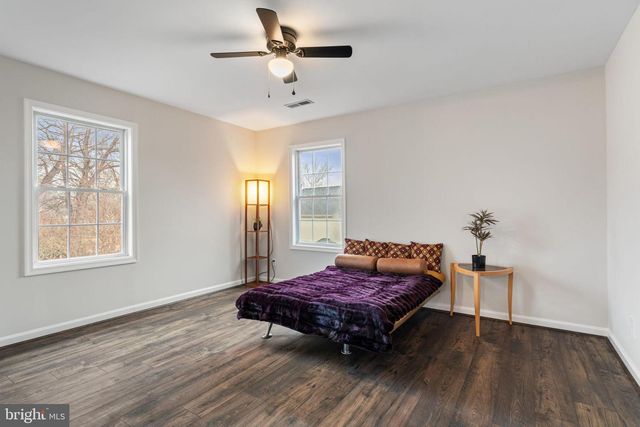 4009 ROBERTS RD, Fairfax, VA 22032