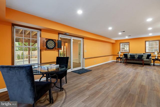 4009 ROBERTS RD, Fairfax, VA 22032