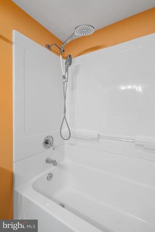 4009 ROBERTS RD, Fairfax, VA 22032