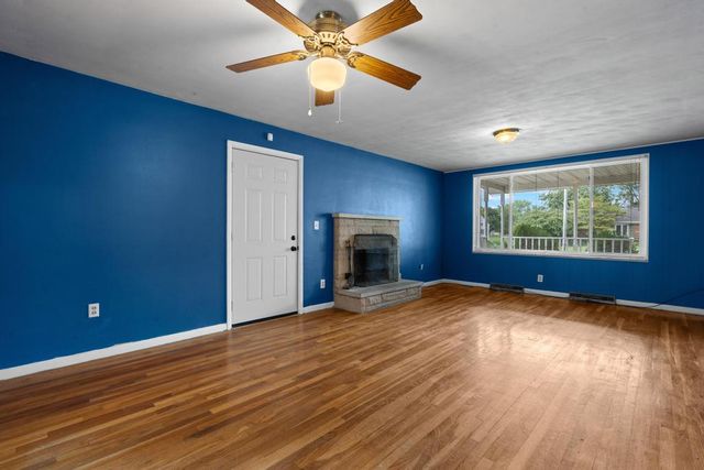 195 Countryside Drive, Enon Vlg, OH 45323