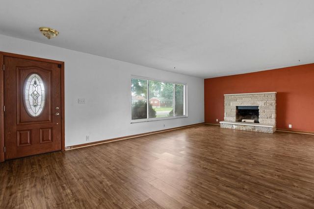 195 Countryside Drive, Enon Vlg, OH 45323