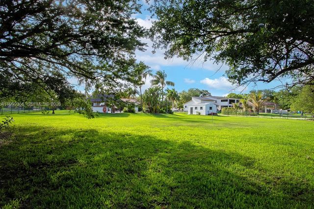 5520 SW 163rd Ave, Southwest Ranches, FL 33331