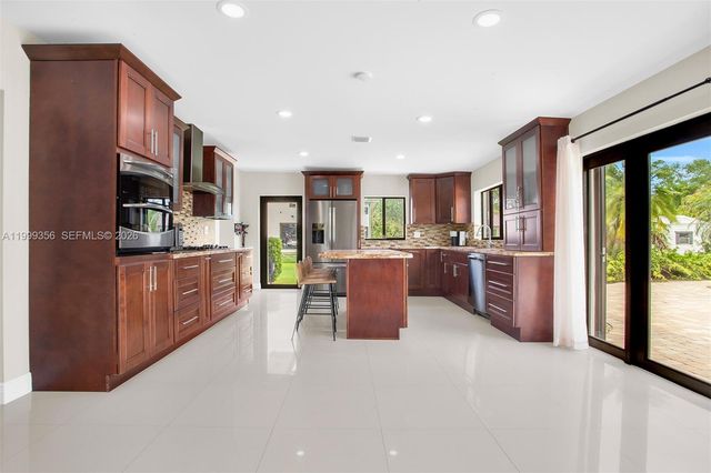 5520 SW 163rd Ave, Southwest Ranches, FL 33331